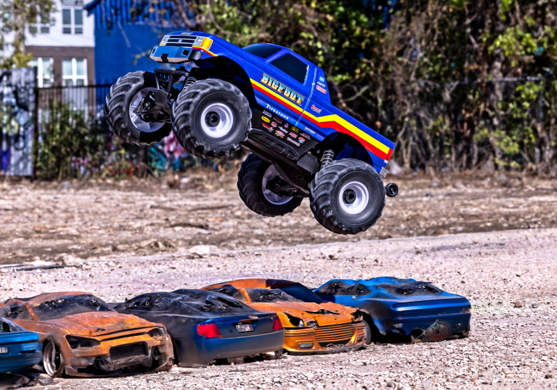 Traxxas Bigfoot 4x4 BL-2S blau 1/10 Monster-Truck RTR nP825 BL-2S Brushless, HD-Teile mit 2827X Akku + 2920 Lader