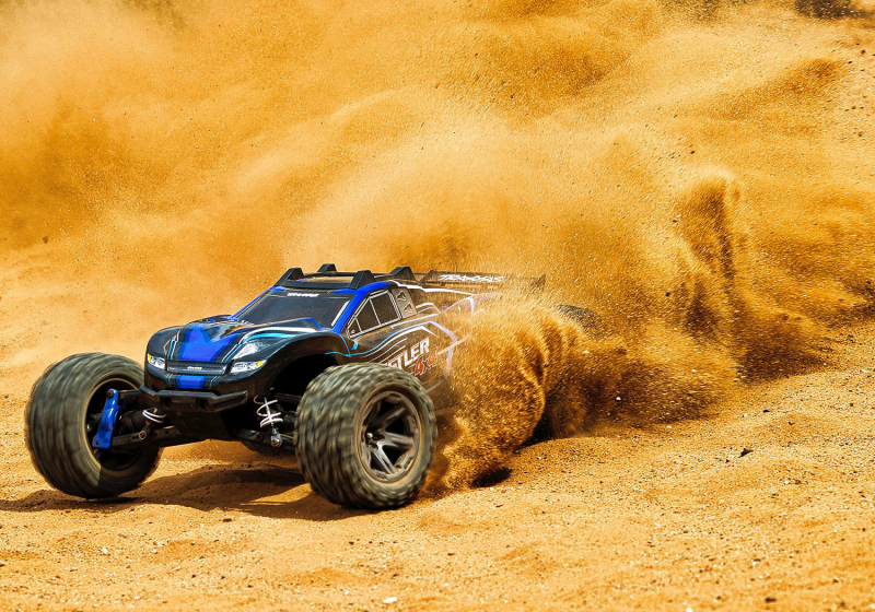 Traxxas Rustler 4x4 BL-2S blau 1/10 Stadium-Truck RTR nP825 BL-2S Brushless, HD-Teile mit 2827X Akku + 2920 Lader