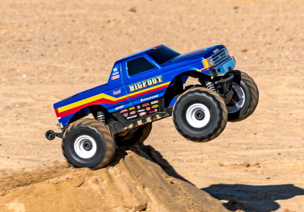Traxxas Bigfoot 4x4 BL-2S blau 1/10 Monster-Truck RTR nP825 BL-2S Brushless, HD-Teile mit 2827X Akku + 2920 Lader